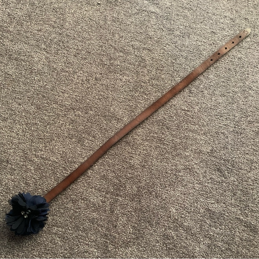 Belt with blue flower